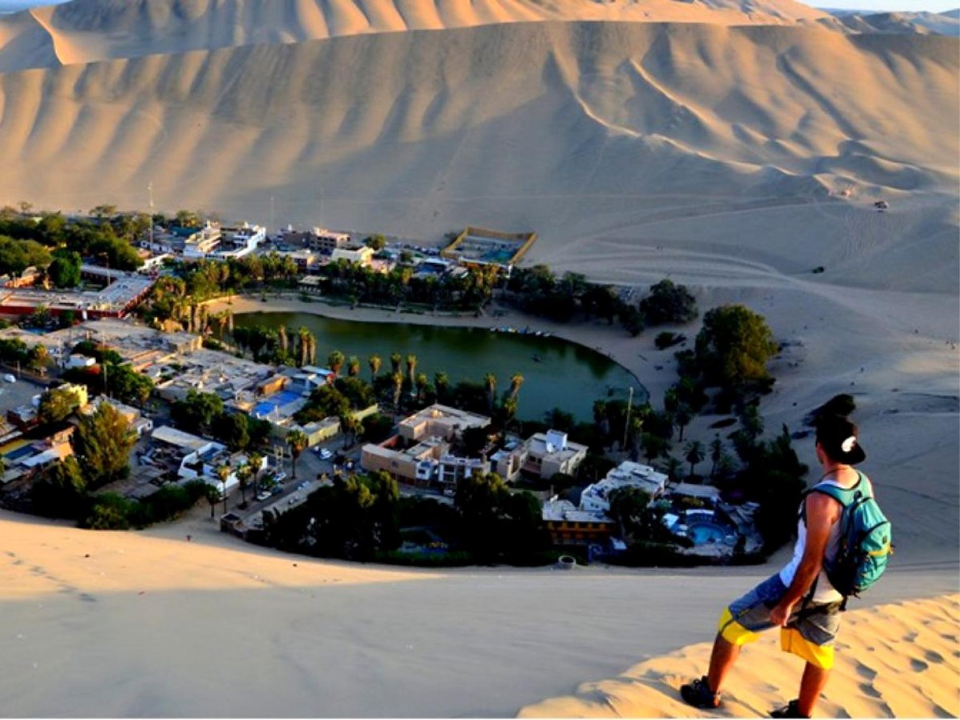 Huacachina: an oasis in the middle of the desert