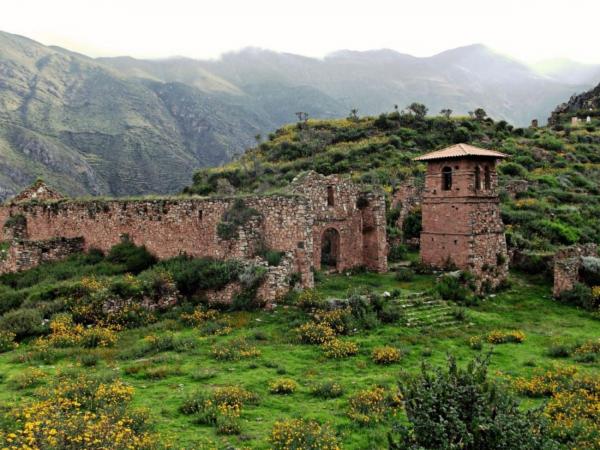 The Huaquis Ghost Town in Lima